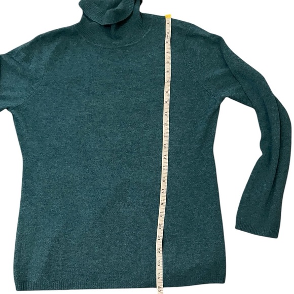 Cashmere Charter Club Luxury Turtleneck Sweater Size Medium - Picture 3 of 8